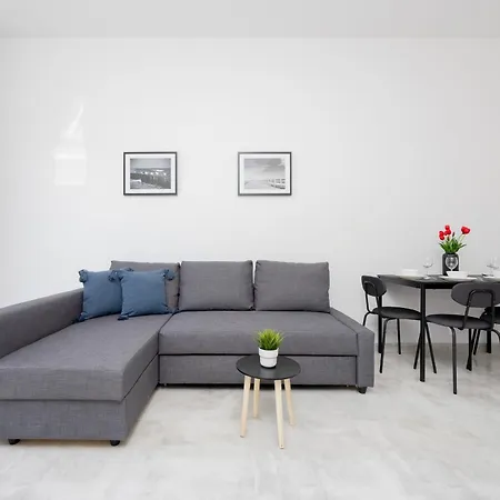 Appartement Wyjatkowy Z Uroczym Ogrodkiem Oraz Parkingiem By Renters