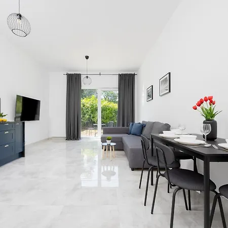 Apartamento Wyjątkowy Z Uroczym Ogródkiem Oraz Parkingiem By Renters *