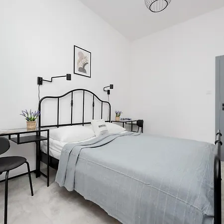 Apartamento Wyjątkowy Z Uroczym Ogródkiem Oraz Parkingiem By Renters Varsovia