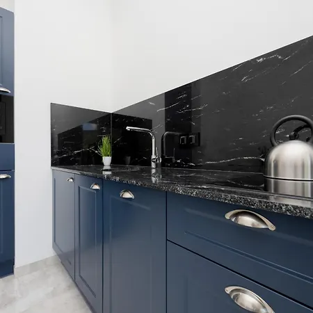 Wyjątkowy Z Uroczym Ogródkiem Oraz Parkingiem By Renters Varsovia