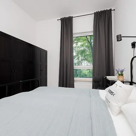 Wyjątkowy Z Uroczym Ogródkiem Oraz Parkingiem By Renters Apartament