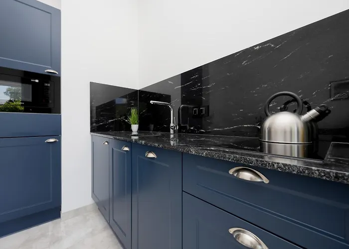 Wyjatkowy Z Uroczym Ogrodkiem Oraz Parkingiem By Renters Warszawa