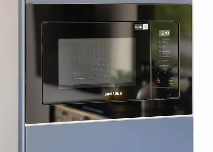 Wyjatkowy Z Uroczym Ogrodkiem Oraz Parkingiem By Renters Warszawa