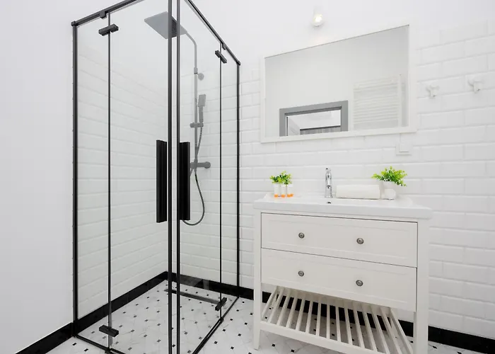 Wyjatkowy Z Uroczym Ogrodkiem Oraz Parkingiem By Renters * Warszawa