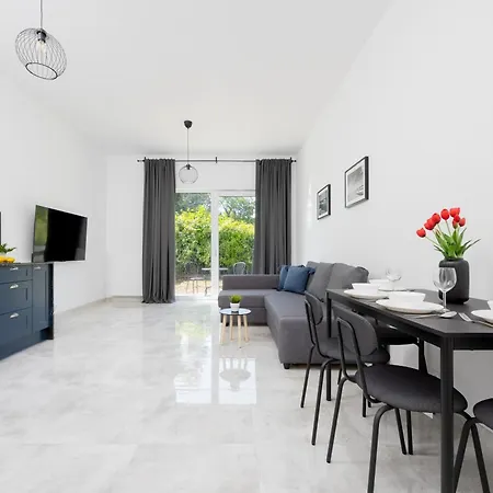 Apartment Wyjatkowy Z Uroczym Ogrodkiem Oraz Parkingiem By Renters *
