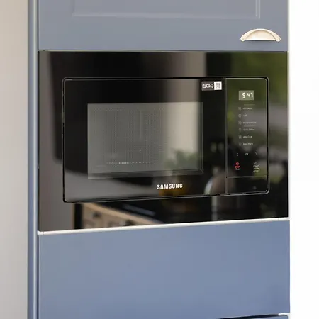 Wyjatkowy Z Uroczym Ogrodkiem Oraz Parkingiem By Renters Varsavia