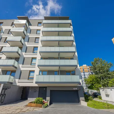 Wyjatkowy Z Uroczym Ogrodkiem Oraz Parkingiem By Renters * Varsavia